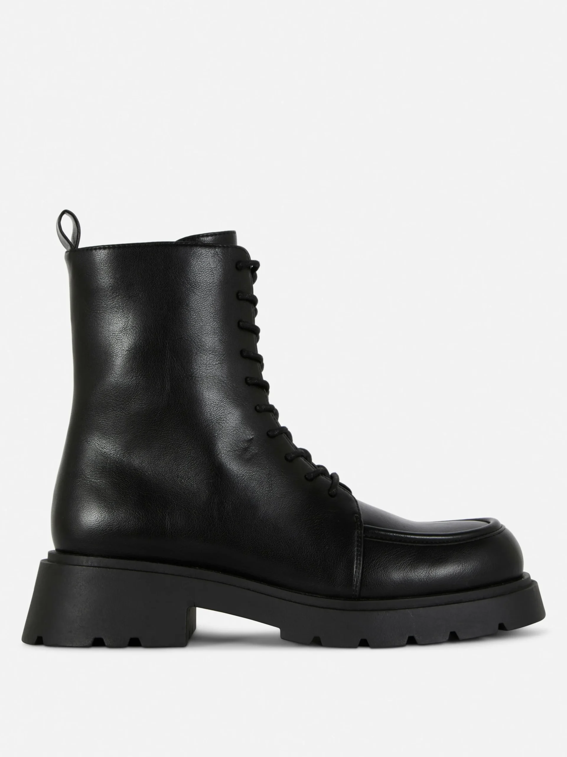 Bottines Lacées Avec Empiècement Sur L'embout