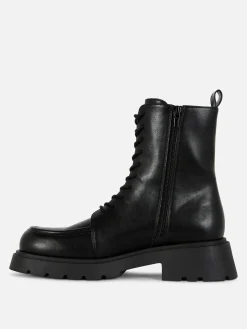 Bottines Lacées Avec Empiècement Sur L'embout