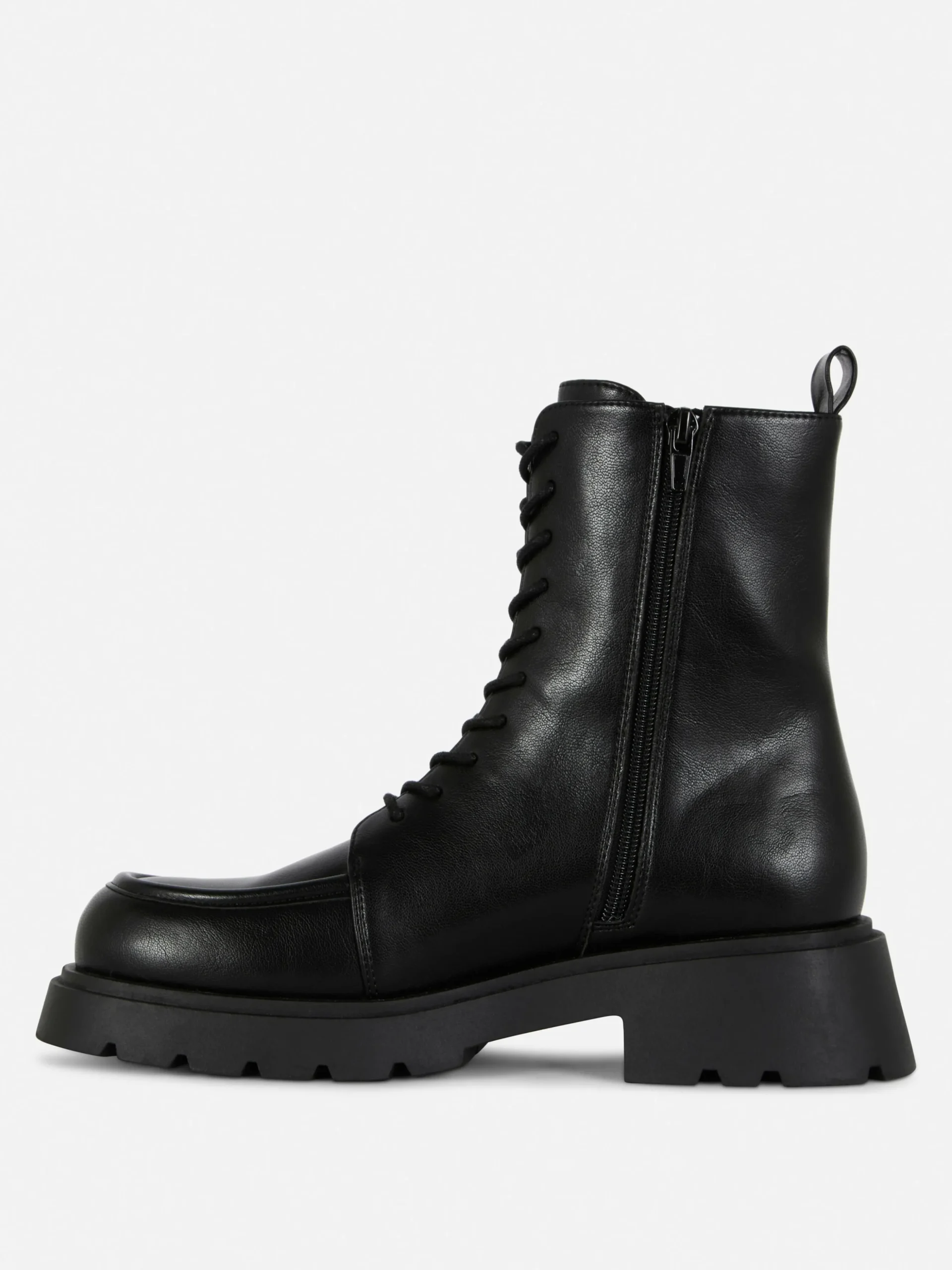 Bottines Lacées Avec Empiècement Sur L'embout
