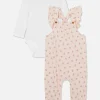 Ensemble Body En Pointelle Et Salopette à Fleurs