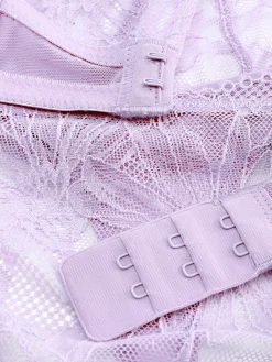 Ensemble Soutien-gorge Non Rembourré Et String En Dentelle