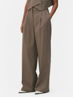 Pantalon Ajusté Plissé Sur Le Devant